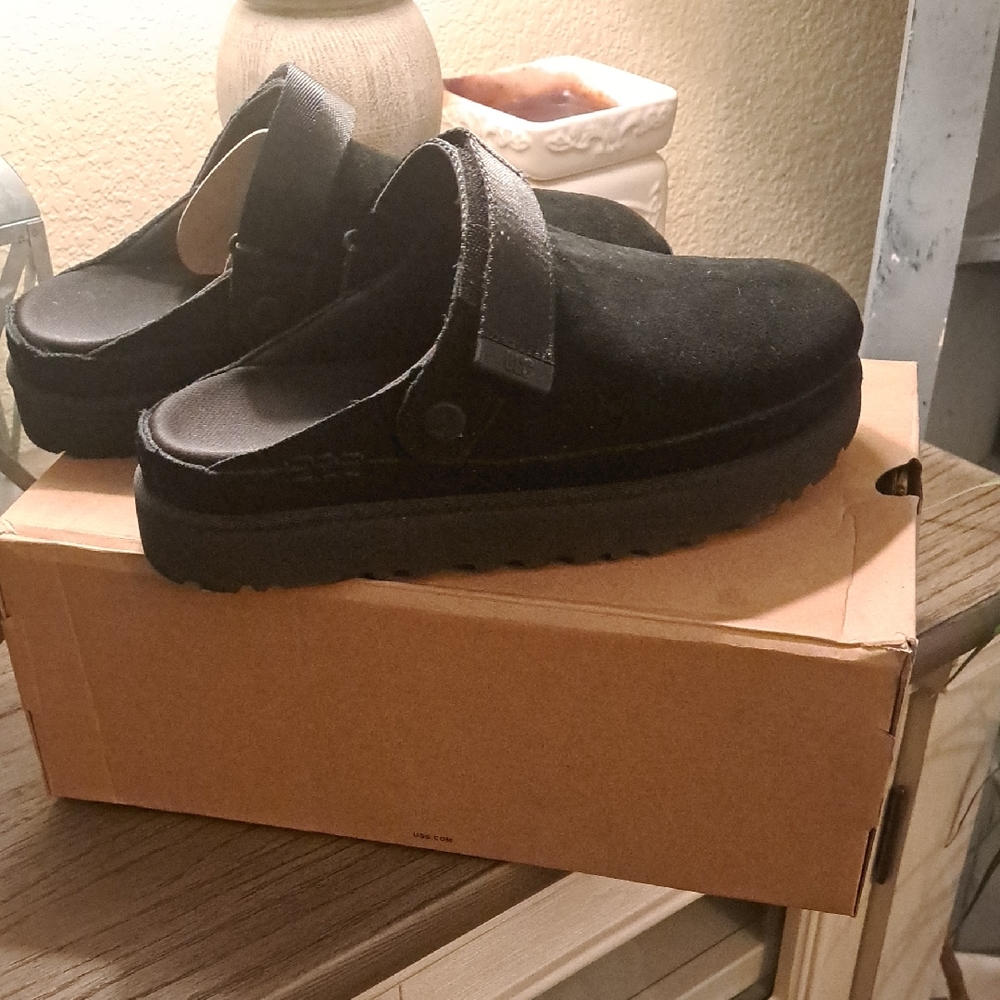 UGG Goldenstone Clogs NWOT